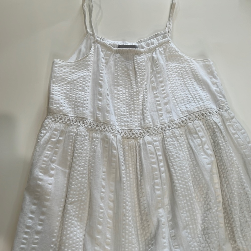 Place Sleeveless white dress